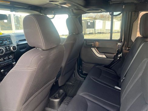 Used 2014 Jeep Wrangler Unlimited Sahara w/ Connectivity Group AWD/4WD image 10