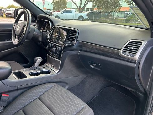 Certified 2022 Jeep Grand Cherokee Laredo E image 37
