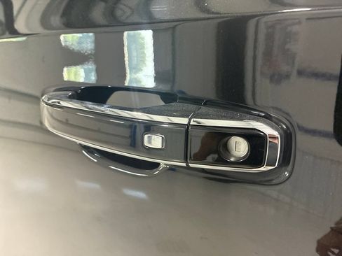 Used 2021 GMC Yukon SLT w/ SLT Premium Package AWD/4WD image 13