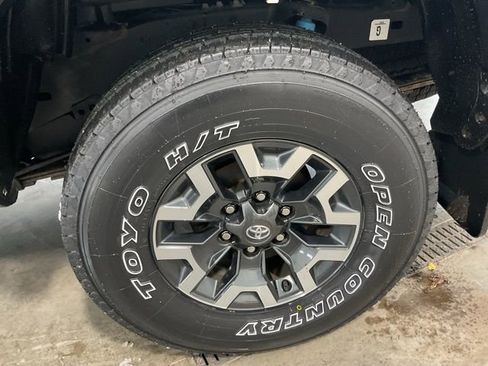 Used 2022 Toyota Tacoma TRD Off-Road image 7