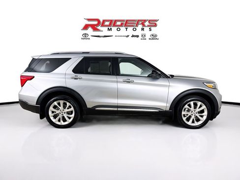 Used 2024 Ford Explorer Platinum w/ Technology Package image 9