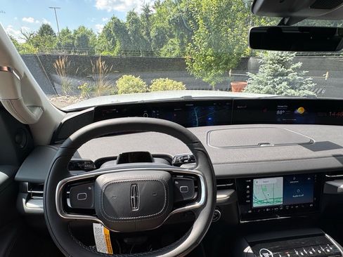 New 2025 Lincoln Navigator L Reserve image 32