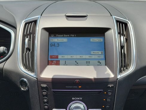 Used 2018 Ford Edge Titanium FWD image 14