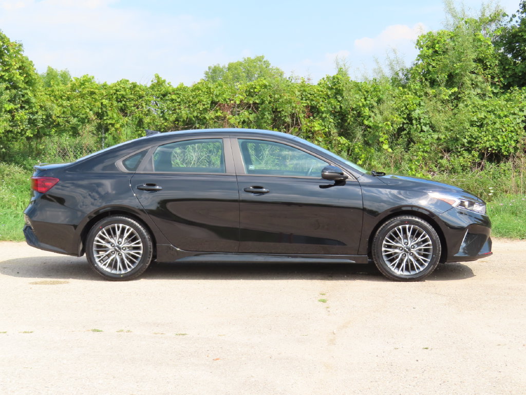 Used 2023 Kia Forte GT-Line FWD image 2