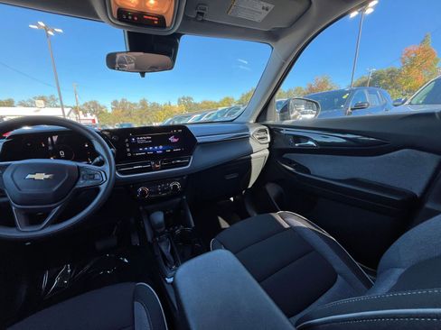 Used 2025 Chevrolet TrailBlazer LT image 33