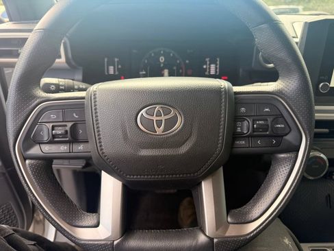 Used 2025 Toyota 4Runner SR5 AWD/4WD image 23