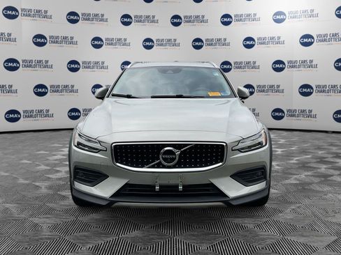 Used 2020 Volvo V60 T5 Cross Country AWD/4WD image 8