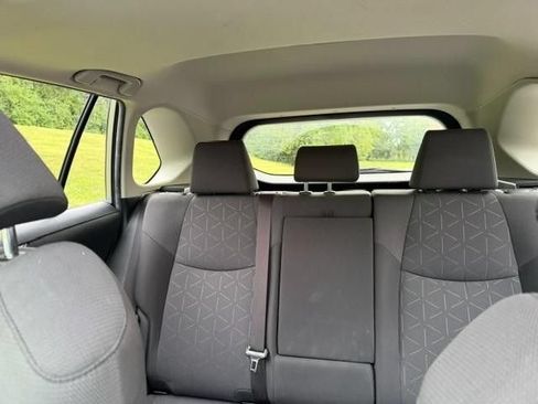 Used 2019 Toyota RAV4 XLE AWD/4WD image 10