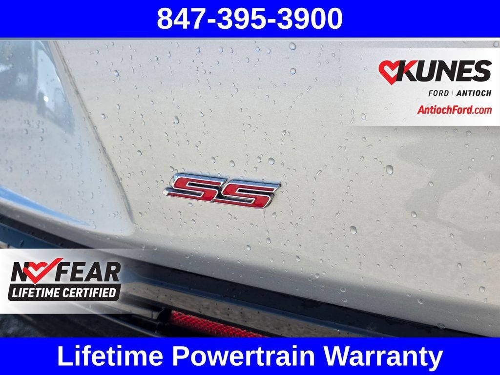 Used 2018 Chevrolet Camaro SS RWD image 13