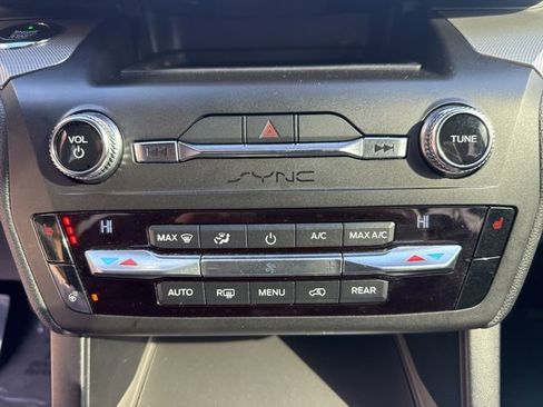 Used 2020 Ford Explorer XLT w/ Equipment Group 202A image 22