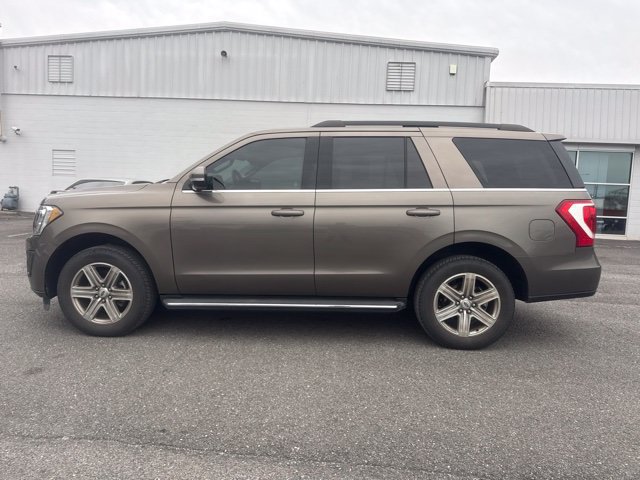 Used 2018 Ford Expedition XLT w/ Equipment Group 202A RWD image 2