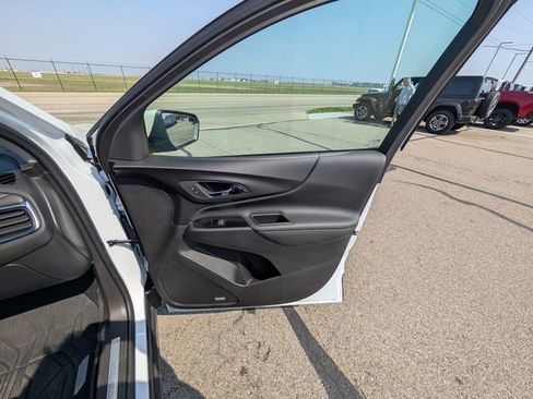 Used 2024 Chevrolet Equinox Premier image 5