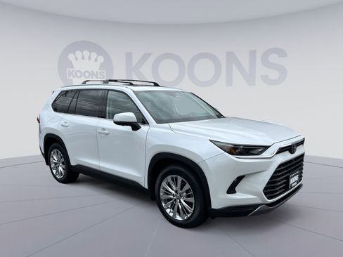 Used 2024 Toyota Grand Highlander AWD image 10