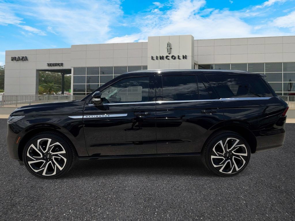 New 2026 Lincoln Navigator Reserve AWD/4WD image 5