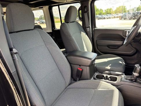 Used 2024 Jeep Wrangler Unlimited image 23