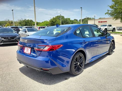 Used 2026 Toyota Camry SE w/ Convenience Package FWD image 4