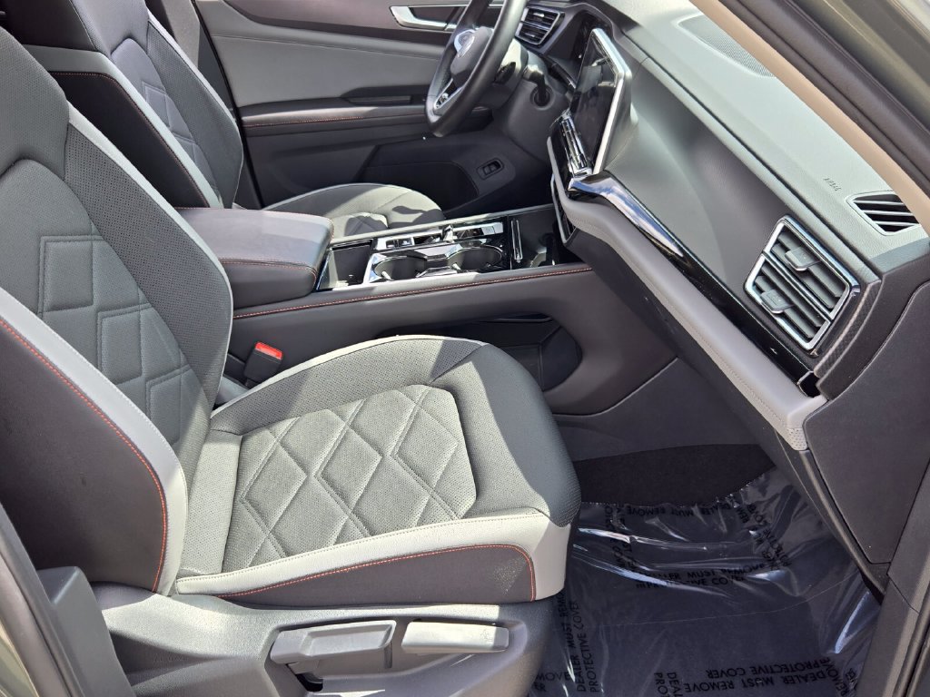 Certified 2025 Volkswagen Atlas Peak Edition SE AWD/4WD image 21