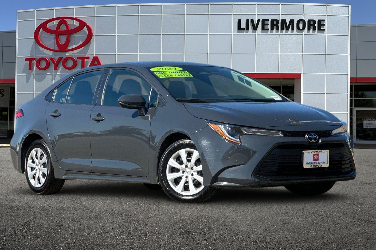 Used 2024 Toyota Corolla LE FWD image 2