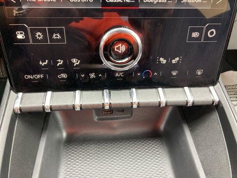 Used 2025 GMC Terrain Elevation image 17