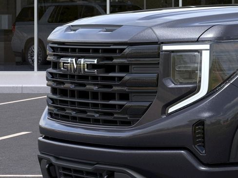 Used 2022 GMC Sierra 1500 Elevation w/ LPO, Elevation Black Package AWD/4WD image 13