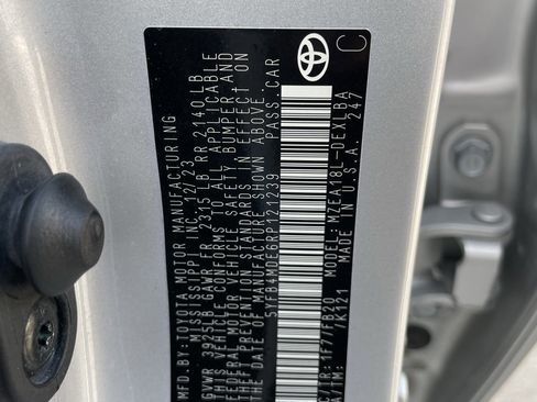 Used 2024 Toyota Corolla LE image 28