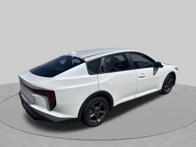 Used 2025 Kia K4 FWD image 2