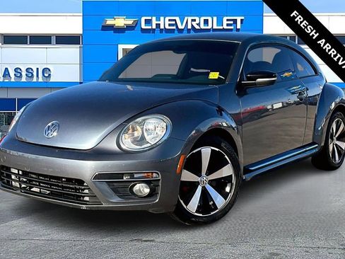 Used 2013 Volkswagen Beetle 2.0T image 3