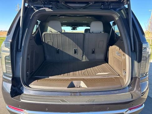 New 2026 Chevrolet Suburban LT image 26