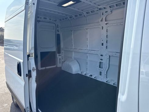 Used 2025 RAM ProMaster 2500 w/ Convenience Group FWD image 18