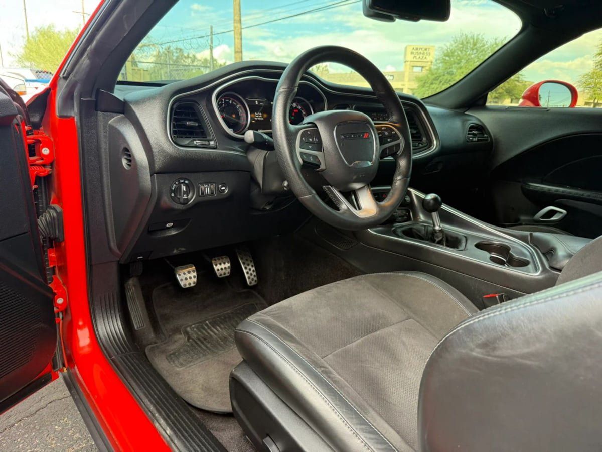 Used 2016 Dodge Challenger R/T Scat Pack w/ Leather Interior Group RWD image 36