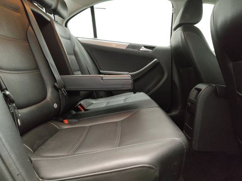 Used 2017 Volkswagen Jetta SE FWD image 19