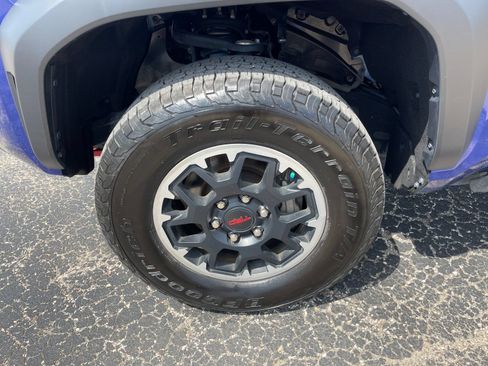 Used 2025 Toyota Tacoma TRD Off-Road AWD/4WD image 30