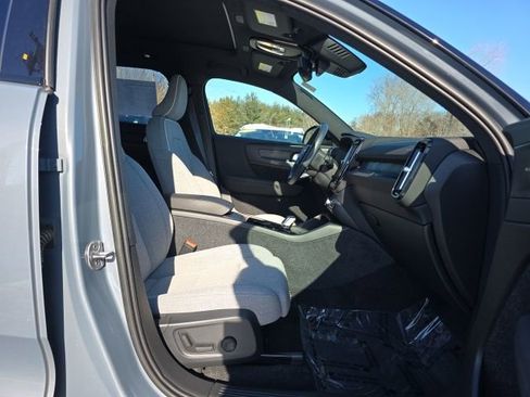 Certified 2023 Volvo XC40 Recharge Ultimate w/ Protection Package Premier image 18