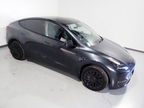 Used 2025 Tesla Model Y Long Range AWD/4WD image 12