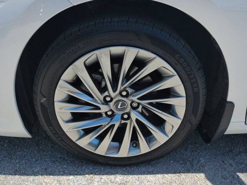 Certified 2022 Lexus ES 350 Ultra Luxury w/ Accessory Package 2 FWD image 11