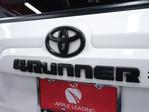 Used 2022 Toyota 4Runner SR5 Premium w/ Moonroof Package RWD image 30