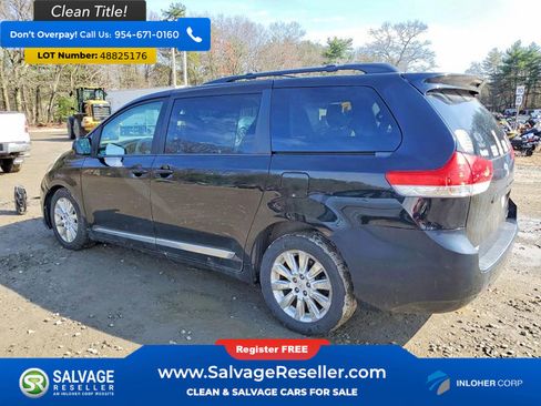 Used 2013 Toyota Sienna LE w/ Towing Pkg image 3