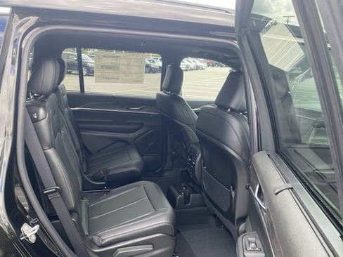 New 2025 Jeep Grand Cherokee L Limited w/ Luxury Tech Group II image 32