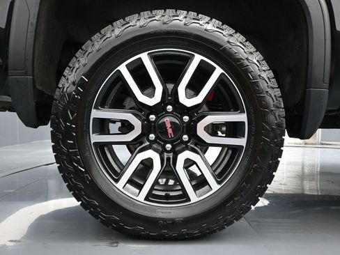 Used 2024 GMC Sierra 1500 AT4 w/ Technology Package AWD/4WD image 18