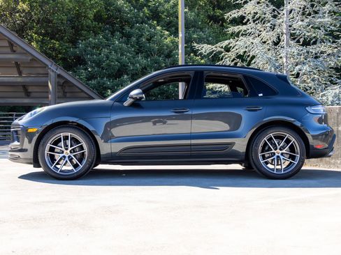 Certified 2024 Porsche Macan AWD/4WD image 2