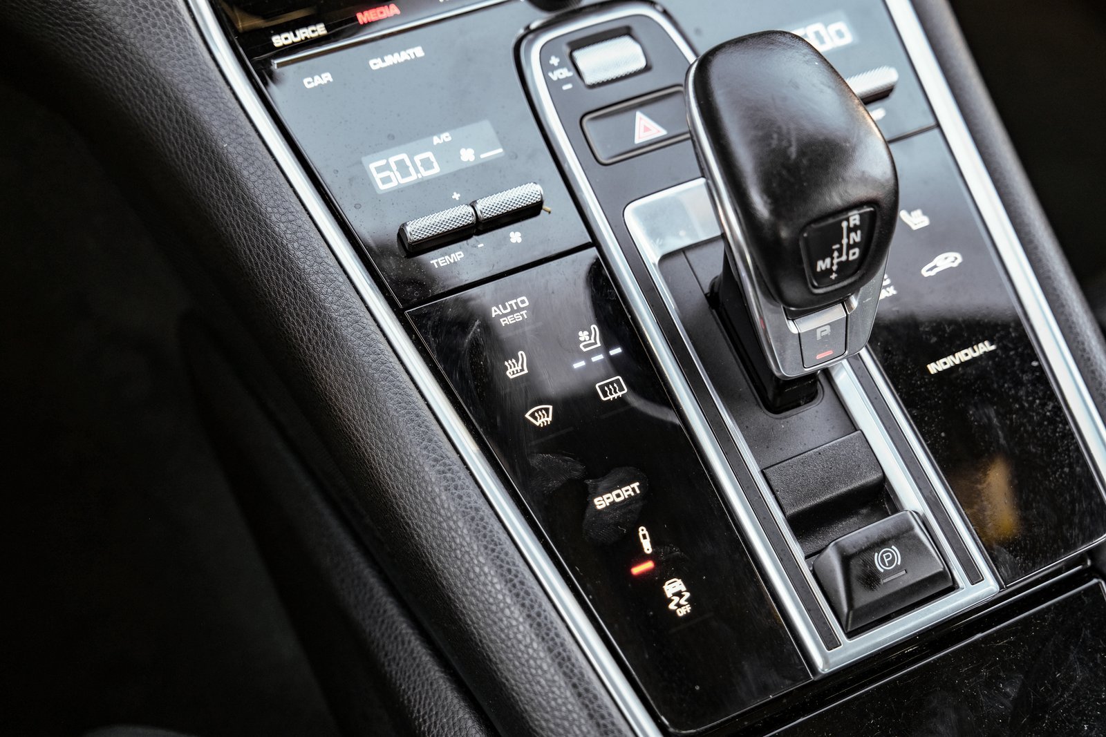 Used 2018 Porsche Panamera 4 AWD/4WD image 21