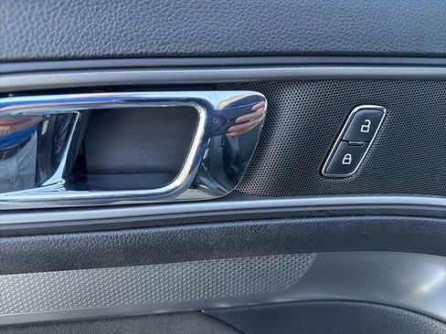 Used 2018 Ford Explorer XLT w/ Equipment Group 202A image 15