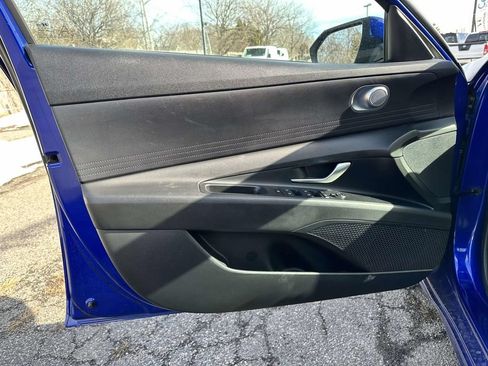 Used 2023 Hyundai Elantra Blue FWD image 8