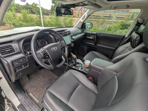 Used 2021 Toyota 4Runner Venture w/ Moonroof Package AWD/4WD image 12