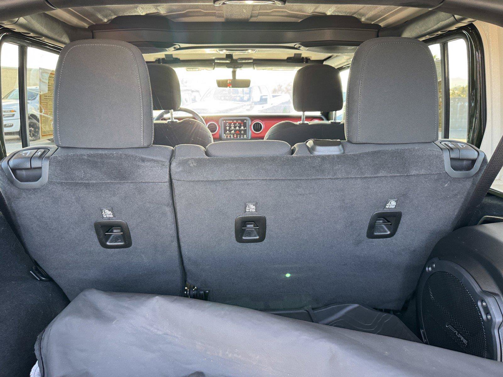 Used 2023 Jeep Wrangler Unlimited Rubicon AWD/4WD image 14