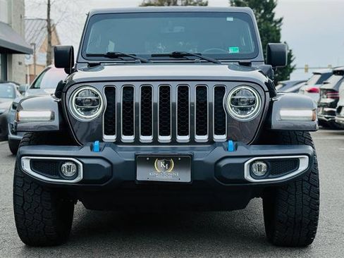 Used 2022 Jeep Wrangler Unlimited Sahara w/ Cold Weather Group image 8