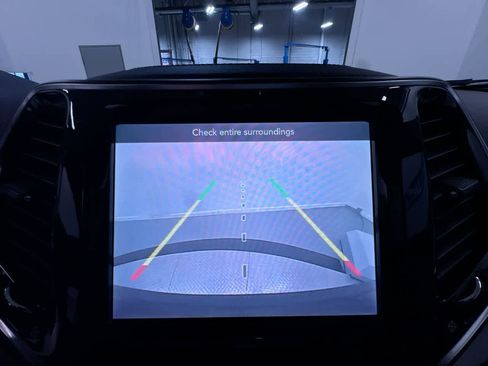 Used 2019 Jeep Cherokee Limited FWD image 25