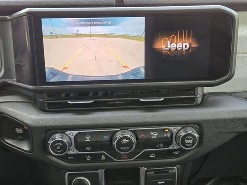 Used 2024 Jeep Gladiator Sport AWD/4WD image 18