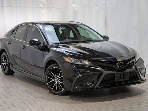 Used 2024 Toyota Camry SE image 1
