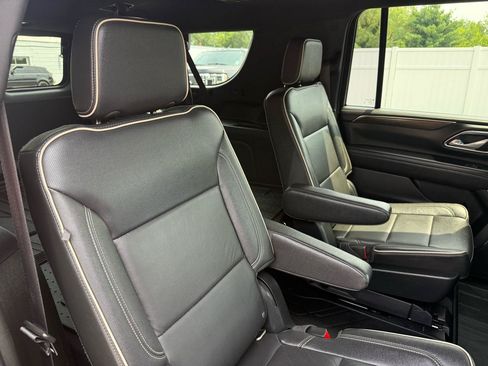 Used 2021 Chevrolet Suburban Premier AWD/4WD image 24